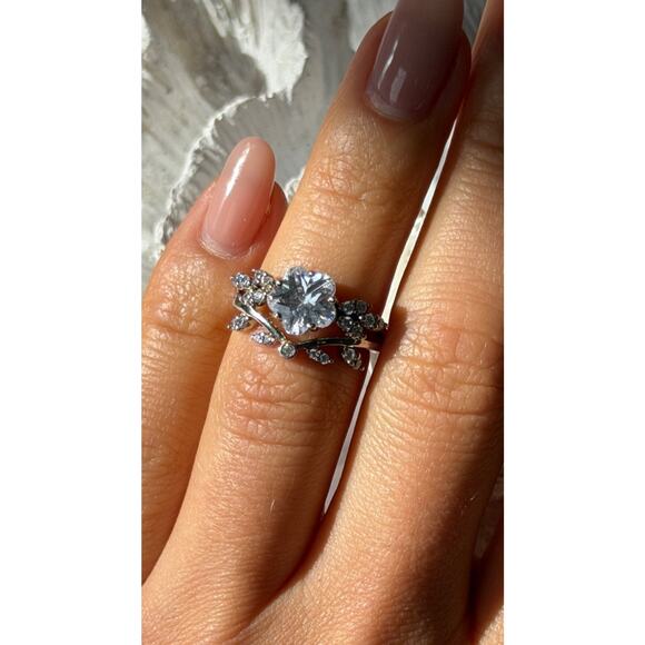 925 Sterling Silver White Topaz Flower Ring Size 5 - Picture 2 of 11